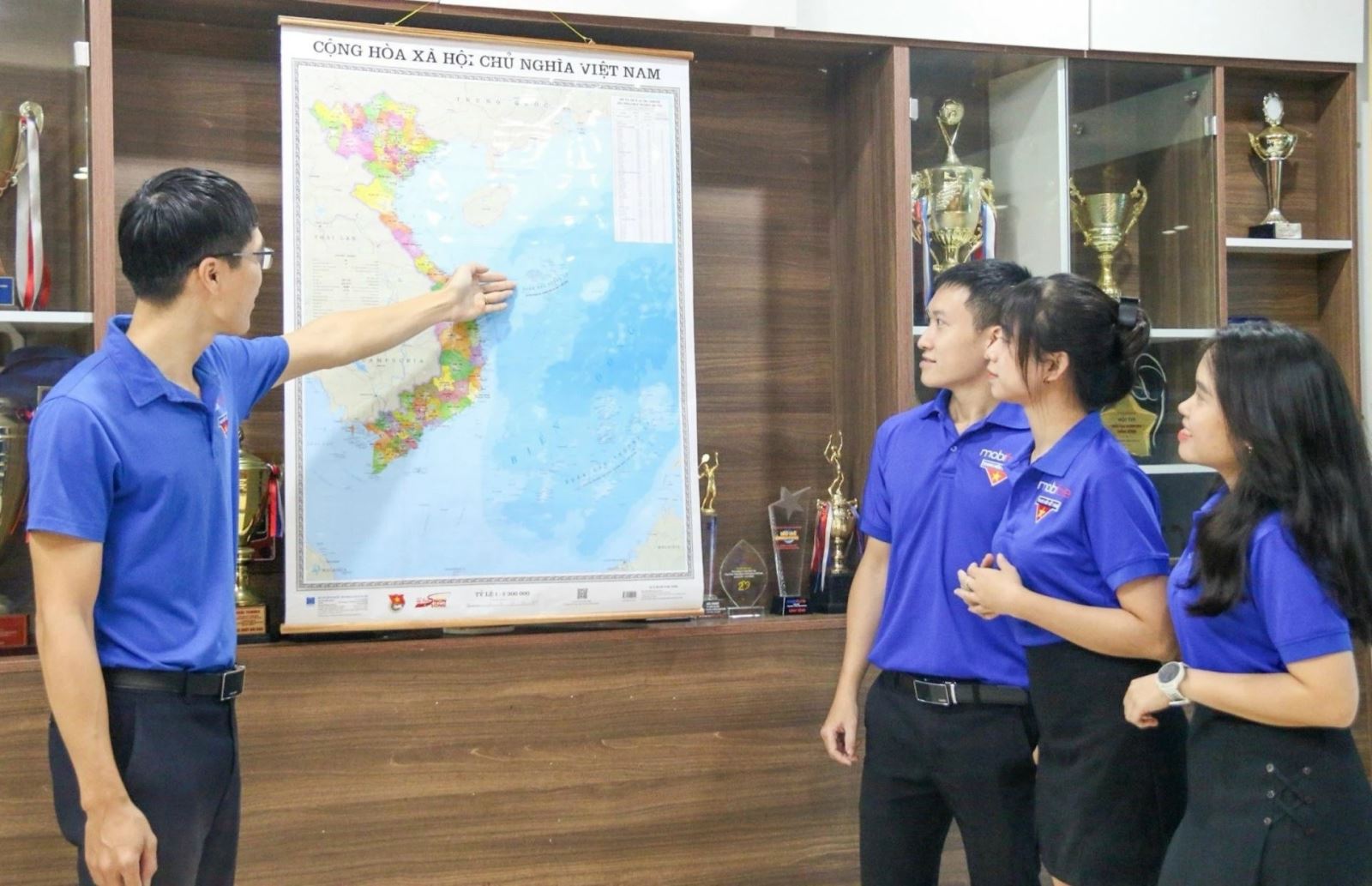 Nhà xuất bản Tài nguyên - Môi trường và Bản đồ Việt Nam với Đề án tổ chức Cuộc vận động “Tự hào một dải non sông”
