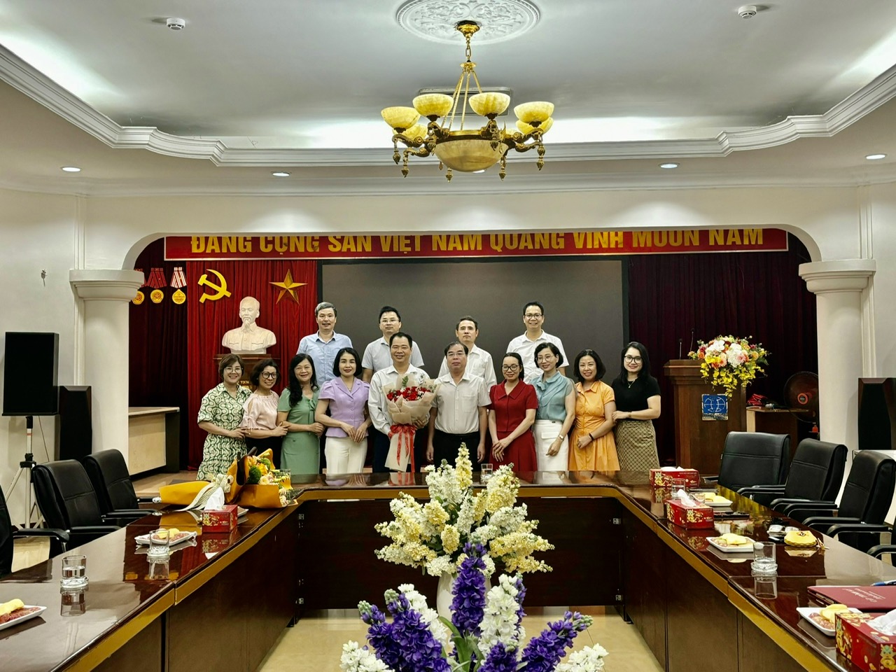 Trao Quyết định bổ nhiệm Giám đốc Chi nhánh  Nhà xuất bản Tài nguyên – Môi trường và Bản đồ Việt Nam tại Thành phố Hồ Chí Minh